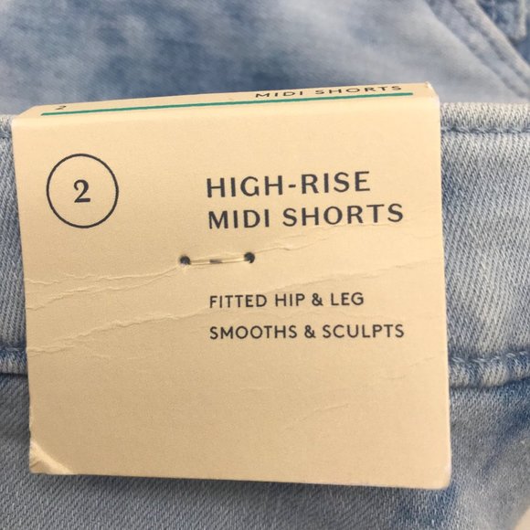 Universal Thread Women's Size 2 High Rise Midi Short Blue Denim Light Acid Wash - Picture 4 of 16